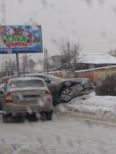 В Рязани на проезде Яблочкова столкнулись три машины