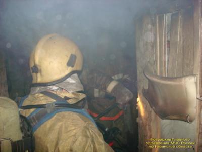 В Ухоловском районе огнеборцы спасли жилой дом