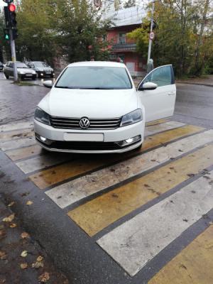 В Рязани двух водителей оштрафовали за парковку на «зебре»