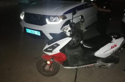В Рязани полиция задержала женщину, ехавшую на скутере без прав