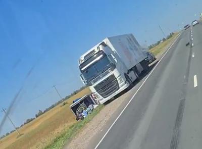 На трассе близ Михайлова опрокинулся грузовик