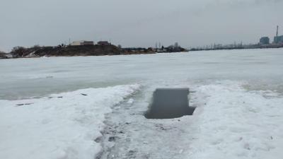 В Пронском районе двое рыбаков провалились под лёд
