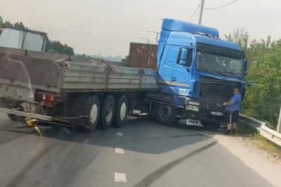 На Солотчинском шоссе в Рязани столкнулись «Газель» и «Камаз»