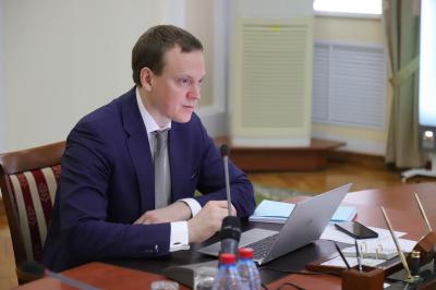 Павел Малков велел проверить резерв противогололёдных смесей