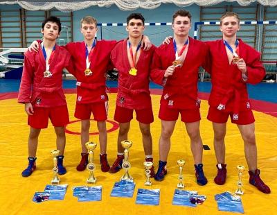 Рязанские самбисты поднялись на пьедестал почёта турнира в Туле