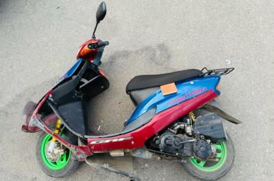 В центре Рязани водитель мопеда без прав столкнулся с иномаркой