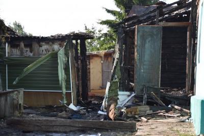 Появились фото с места пожара в Сасово, где погиб мужчина