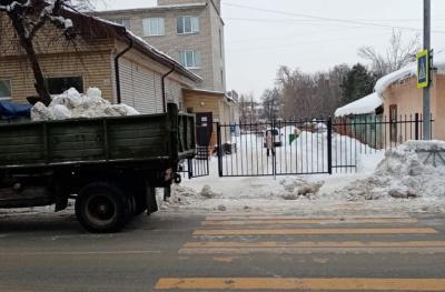 Мэрия Рязани прокомментировала уборку снега возле школы для детей-инвалидов