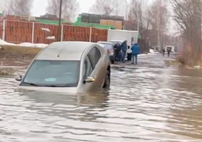 В Дягилево затонул автомобиль