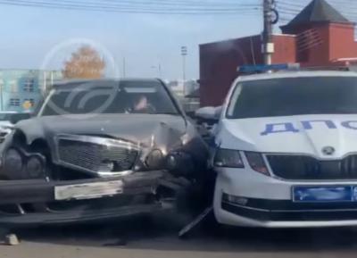 В Рязани Mercedes-Benz столкнулся с автомашиной ДПС