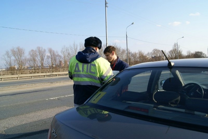 Зачем гаишники просят показать язык