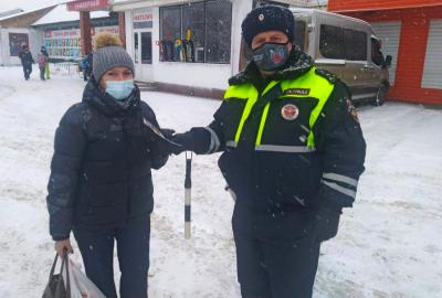 Рязанские гаишники напомнили пешеходам о правилах безопасности зимой
