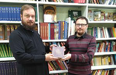 Митрополит Марк подарил Рязанской православной семинарии редкую книгу