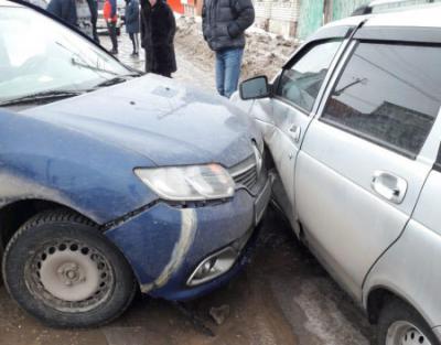 В Скопине столкнулись три автомашины