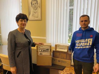 Активисты из Рязани передали подарки маленьким пациентам областной больницы ЛНР