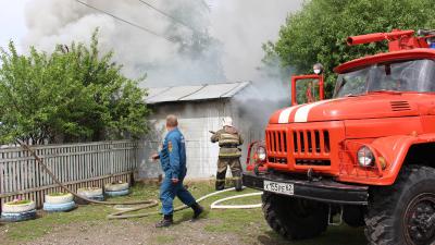 В Сараях гараж выгорел изнутри