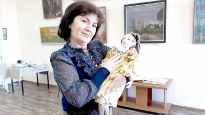 Пронский музей пополнили картины, кукла и гармонь
