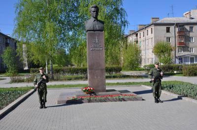 В Рязани возложили цветы к памятнику Герою Советского Союза Владимиру Молодцову