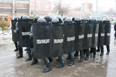 Рязанские полицейские потренировались пресекать массовые беспорядки