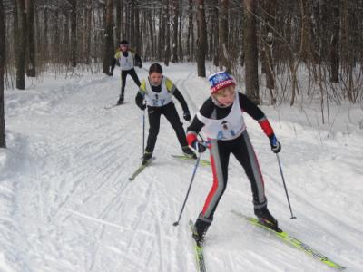 Около пятисот школьников состязались на лыжных соревнованиях в Мемориальном парке Рязани