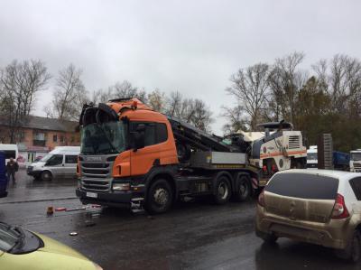 В Рязани грузовик Scania остался без крыши из-за резкого торможения