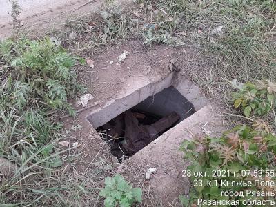 Рязанцы пожаловались на опасные ямы на улице Княжье Поле в Семчино