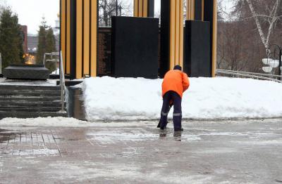 В Рязани выросло количество обращений в травмпункты из-за льда на тротуарах