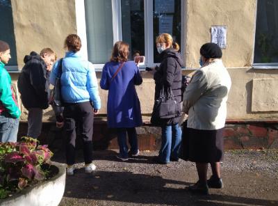 Рязанцы регистрируются в поликлинику №4 через окно на улице