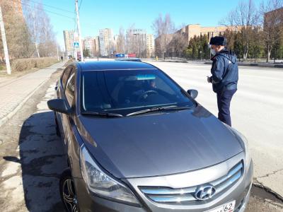 Водителя такси в Рязани уличили в отсутствии маски