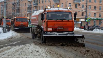 Снежную «кашу» на улицах Рязани убирают 158 человек