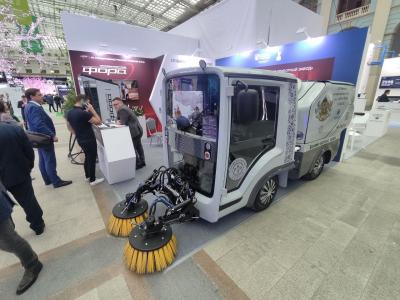 Рязанский завод начал производить новые универсальные уборочные машины на электродвигателе