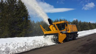 На федеральных трассах Рязанской области работают 43 машины снегоочистки