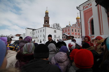 Около 450 учащихся школ Рязани приложились к святыням Иоанно-Богословского монастыря