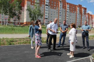 Елена Сорокина осмотрела ход благоустройства зелёной зоны в Дашково-Песочне