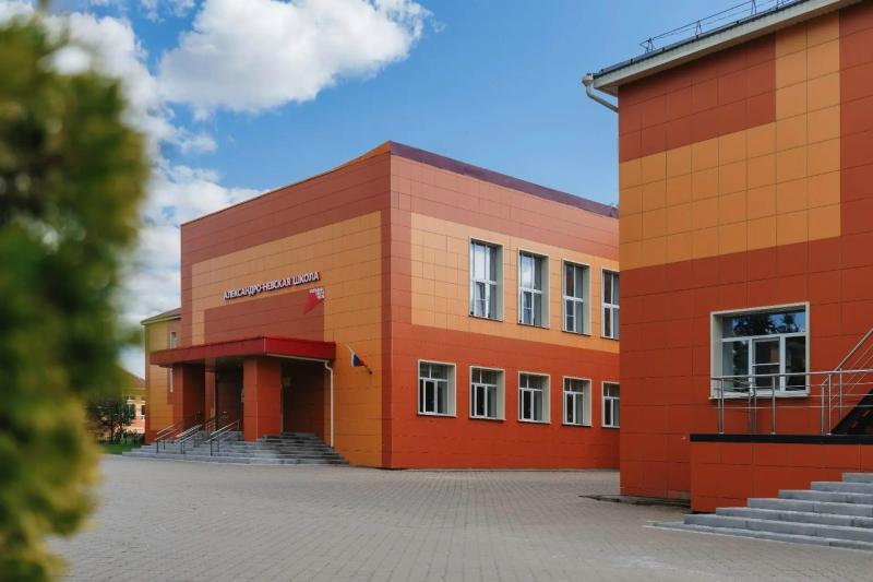 Павел Малков осмотрел обновлённую Александро-Невскую школу