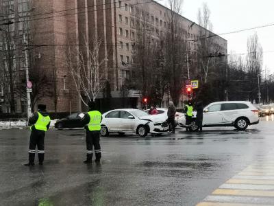 На площади Ленина столкнулись две иномарки