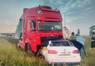 Близ Пронска погибли водитель и пассажир легковушки, столкнувшейся с фурой