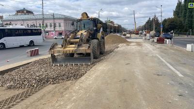 На Первомайском проспекте в Рязани восстанавливают асфальт после ремонта теплотрассы