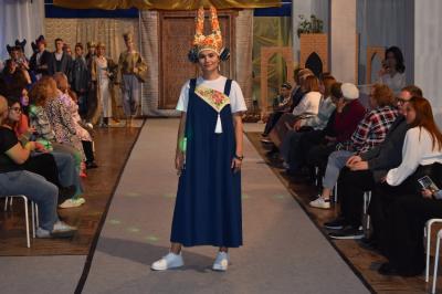 Рязанцам показали одежду по Есенинским мотивам