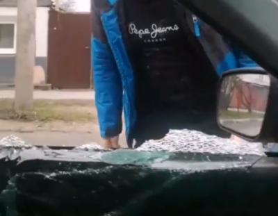 Рязанский водитель в ходе конфликта разбил стекло на машине оппонента
