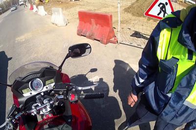 Рязанские гаишники проверяют мотоциклистов