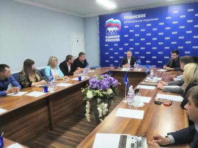 Аркадий Фомин пообщался с избранными молодыми депутатами