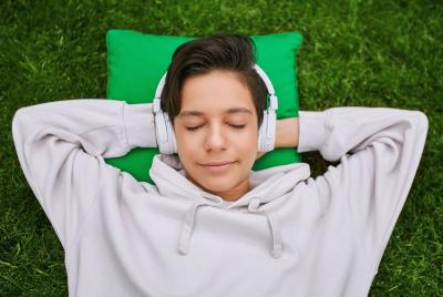 Мода на ретро дошла до наушников: рязанцы переходят на полноразмерные модели