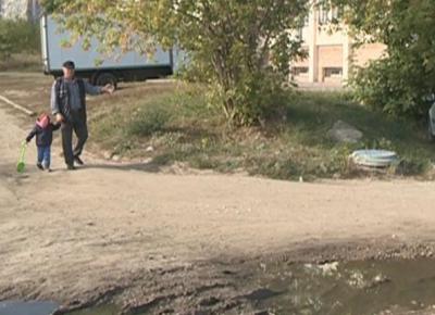 Жителям дома по улице Зубковой отравляет жизнь канализация