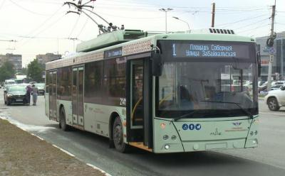 При обрыве троллейбусных проводов в Рязани пострадали два автомобиля