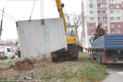 Администрация Рязани решила демонтировать «брошенный» бетонный забор