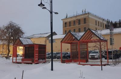 В сквере на Новослободской в Рязани поставили соответствующие туркоду объекты