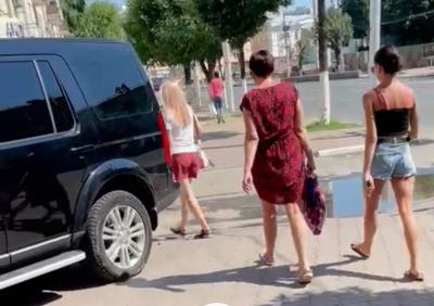 В Рязани оштрафовали водителя, припарковавшего внедорожник на тротуаре