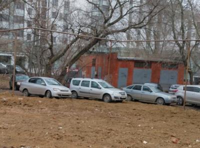 Рязанцы устроили парковку на месте снесённого дома на улице Праволыбедской