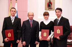 Фёдор Провоторов вручил поощрительные стипендии лучшим рязанским студентам